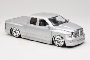 Dodge Ram Tuned Silber Jada 1:18 63162-SM Druckguss — Bild 6 von 8