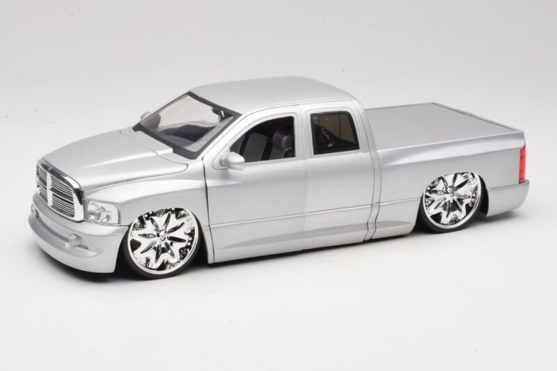 Dodge Ram Tuned Silber Jada 1:18 63162-SM Druckguss
