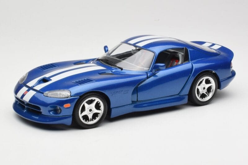 Dodge Viper GTS SR II Blau mit Weißen Streifen Bburago 1:18 3330 Druckguss