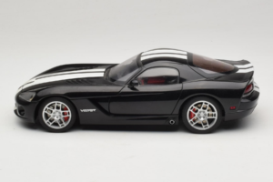 Dodge Viper SRT-10 Coupe Schwarz AUTOart 1:18 71712 Druckguss — Bild 4 von 8