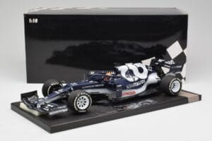 AlphaTauri AT02 #22 Y. Tsunoda Bahrain GP 2021 Minichamps 1:18 117210122 Druckguss — Bild 6 von 6