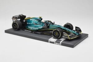 Aston Martin AMR22 Aramco #5 S. Vettel Abu Dhabi GP 2022 Last Race Collector's Edition Minichamps 1:18 117222205 Resin — Bild 4 von 7