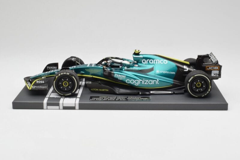 Aston Martin AMR22 Aramco #5 S. Vettel Abu Dhabi GP 2022 Last Race Collector's Edition Minichamps 1:18 117222205 Resin
