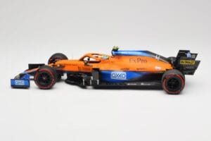 McLaren MCL35M #4 L. Norris Pole Position Russian GP 2021 Minichamps 1:18 530213404 Druckguss — Bild 3 von 7