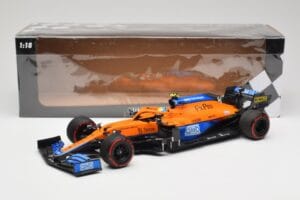 McLaren MCL35M #4 L. Norris Pole Position Russian GP 2021 Minichamps 1:18 530213404 Druckguss — Bild 7 von 7
