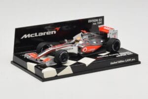 McLaren Mercedes MP4-24 #1 L. Hamilton Showcar 2009 Minichamps 1:43 530094371 Druckguss — Bild 2 von 5