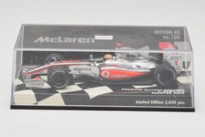 McLaren Mercedes MP4-24 #1 L. Hamilton Showcar 2009 Minichamps 1:43 530094371 Druckguss — Bild 5 von 5