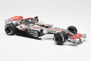 McLaren Mercedes MP4-21 #4 J.P. Montoya F1 2006 Minichamps 1:18 530061804 Druckguss — Bild 4 von 6