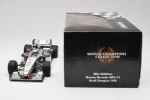 McLaren MP4/13 #8 M. Hakkinen F1 World Champion 1998 Minichamps 1:18 18690008 Druckguss — Bild 7 von 7