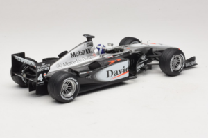 McLaren MP4-16 Mercedes #3 D. Coulthard F1 2001 Hot Wheels 1:18 50199 Druckguss — Bild 2 von 6