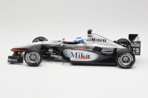 McLaren MP4-16 #4 M. Häkkinen F1 2001 Hot Wheels 1:18 50198 Druckguss — Bild 3 von 6