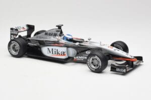 McLaren MP4-16 #4 M. Häkkinen F1 2001 Hot Wheels 1:18 50198 Druckguss — Bild 4 von 6