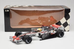 McLaren MP4-21 L. Hamilton Silverstone Test 2006 Minichamps 1:18 530061884 Druckguss — Bild 6 von 6