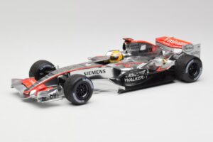McLaren MP4-25 Mercedes #2 L. Hamilton Showcar 2010 Minichamps 1:18 110100006-R1 Druckguss