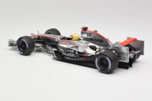 McLaren MP4-25 Mercedes #2 L. Hamilton Showcar 2010 Minichamps 1:18 110100006-R1 Druckguss — Bild 5 von 6