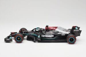 Mercedes AMG W12 Petronas #44 L. Hamilton Spanish GP 100th Pole 2021 Minichamps 1:18 110210444 Resin — Bild 3 von 7