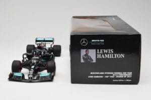 Mercedes AMG W12 Petronas #44 L. Hamilton Spanish GP 100th Pole 2021 Minichamps 1:18 110210444 Resin — Bild 6 von 7