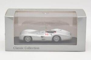 Mercedes W196 Streamliner #16 J.M. Fangio GP Italy Winner 1954 Minichamps 1:43 432543016 Druckguss — Bild 4 von 4