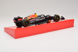 Red Bull Racing RB18 #1 M. Verstappen Oracle Winner Dutch GP 2022 Minichamps 1:18 113223501 Druckguss — Bild 3 von 7
