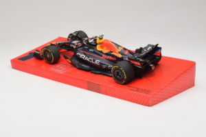 Red Bull Racing RB18 #1 M. Verstappen Oracle Winner Dutch GP 2022 Minichamps 1:18 113223501 Druckguss — Bild 5 von 7