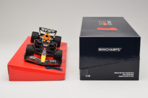 Red Bull Racing RB18 #1 M. Verstappen Oracle Winner Dutch GP 2022 Minichamps 1:18 113223501 Druckguss — Bild 6 von 7