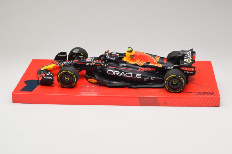 Red Bull Racing RB18 #1 M. Verstappen Oracle Winner Dutch GP 2022 Minichamps 1:18 113223501 Druckguss