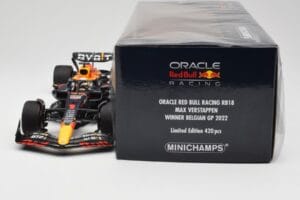 Oracle Red Bull Racing RB18 #1 M. Verstappen Winner Belgian GP 2022 Minichamps 1:18 110221401 Druckguss — Bild 6 von 7