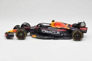 Oracle Red Bull Racing RB18 #1 M. Verstappen Winner Italian GP 2022 Minichamps 1:18 110221601 Druckguss — Bild 3 von 7