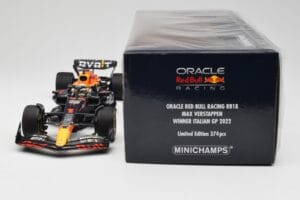 Oracle Red Bull Racing RB18 #1 M. Verstappen Winner Italian GP 2022 Minichamps 1:18 110221601 Druckguss — Bild 6 von 7