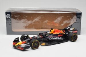 Oracle Red Bull Racing RB18 #1 M. Verstappen Winner Italian GP 2022 Minichamps 1:18 110221601 Druckguss — Bild 7 von 7