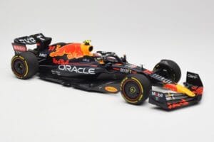 Oracle Red Bull Racing RB18 #11 S. Perez Saudi Arabian GP 2022 Minichamps 1:18 110220011 Druckguss — Bild 4 von 7