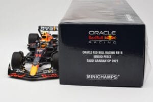 Oracle Red Bull Racing RB18 #11 S. Perez Saudi Arabian GP 2022 Minichamps 1:18 110220011 Druckguss — Bild 6 von 7