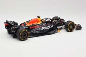 Oracle Red Bull Racing RB19 #1 M. Verstappen Winner Abu Dhabi GP 2023 Minichamps 1:18 110232301 Druckguss — Bild 2 von 7