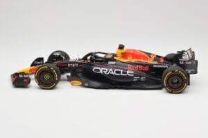 Oracle Red Bull Racing RB19 #1 M. Verstappen Winner Abu Dhabi GP 2023 Minichamps 1:18 110232301 Druckguss — Bild 3 von 7