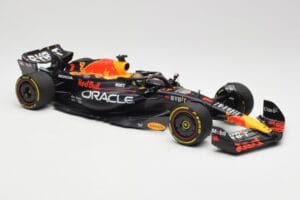 Oracle Red Bull Racing RB19 #1 M. Verstappen Winner Abu Dhabi GP 2023 Minichamps 1:18 110232301 Druckguss — Bild 4 von 7