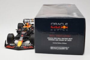Oracle Red Bull Racing RB19 #1 M. Verstappen Winner Abu Dhabi GP 2023 Minichamps 1:18 110232301 Druckguss — Bild 6 von 7