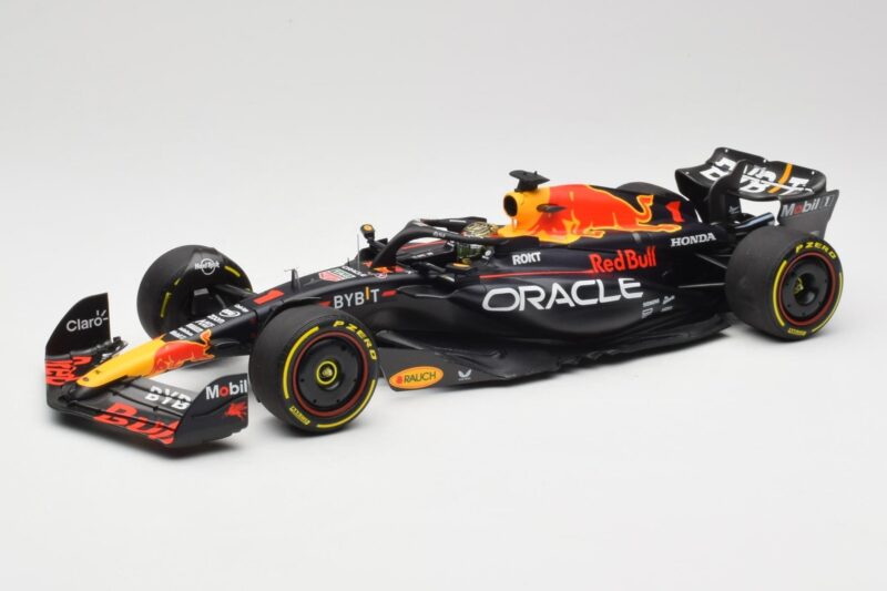 Oracle Red Bull Racing RB19 #1 M. Verstappen Winner Abu Dhabi GP 2023 Minichamps 1:18 110232301 Druckguss