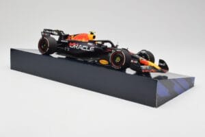 Red Bull Racing RB19 #11 S. Perez Winner Saudi Arabian GP 2023 Minichamps 1:18 113230111 Druckguss — Bild 4 von 6