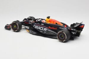 Oracle Red Bull Racing RB20 #1 M. Verstappen Winner Bahrain GP 2024 Minichamps 1:18 110240101 Druckguss — Bild 5 von 7
