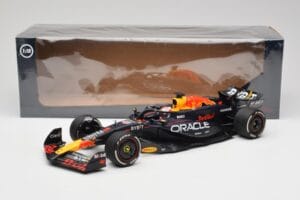Oracle Red Bull Racing RB20 #1 M. Verstappen Winner Bahrain GP 2024 Minichamps 1:18 110240101 Druckguss — Bild 7 von 7