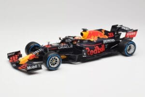 Red Bull Racing Honda RB16B #33 M. Verstappen Turkish GP 2nd Place 2021 Minichamps 1:18 110211633 Druckguss