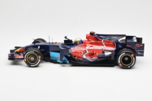 Red Bull Racing RB6 #6 M. Webber F1 Showcar 2010 Minichamps 1:18 150100076 Druckguss — Bild 3 von 6