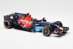 Red Bull Racing RB6 #6 M. Webber F1 Showcar 2010 Minichamps 1:18 150100076 Druckguss — Bild 4 von 6