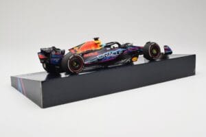 Oracle Red Bull Racing RB19 #33 M. Verstappen Miami GP 2023 Case Edition Minichamps 1:18 113233501 Resin — Bild 3 von 7