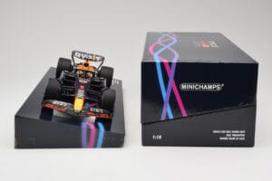 Oracle Red Bull Racing RB19 #33 M. Verstappen Miami GP 2023 Case Edition Minichamps 1:18 113233501 Resin — Bild 6 von 7