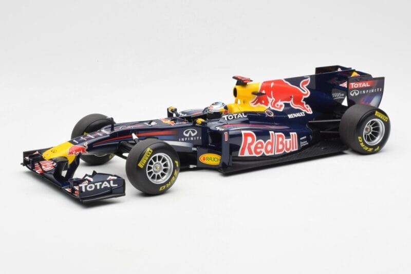 Red Bull Racing Renault RB6 #5 S. Vettel F1 World Champion 2010 Minichamps 1:18 110100005 Druckguss