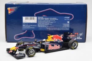 Red Bull Racing Renault RB6 #5 S. Vettel F1 World Champion Showcar 2010 Minichamps 1:18 150100075 Druckguss — Bild 6 von 6