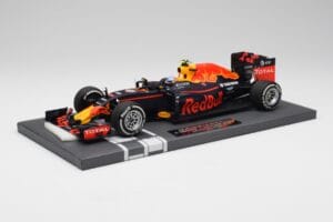 Red Bull RB12 #33 M. Verstappen Spain GP Winner 2016 Minichamps 1:18 117160333 Druckguss — Bild 2 von 7