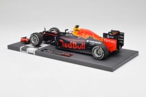 Red Bull RB12 #33 M. Verstappen Spain GP Winner 2016 Minichamps 1:18 117160333 Druckguss — Bild 5 von 7