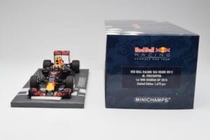 Red Bull RB12 #33 M. Verstappen Spain GP Winner 2016 Minichamps 1:18 117160333 Druckguss — Bild 7 von 7
